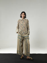 REGAL BLOOM LONGSLEEVE SHIRT MERPATI JACQUARD EFFECTS BEIGE