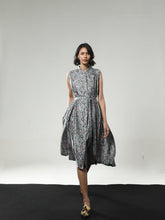 REGAL BLOOM MIDI DRESS PUSPA JACQUARD GREY