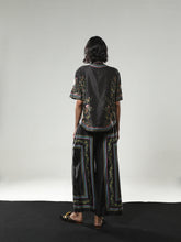 (PRE ORDER) REGAL BLOOM SHORTSLEEVE SHIRT MERPATI JACQUARD BLACK