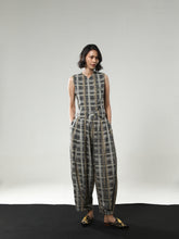 REGAL BLOOM VEST PARANG TARTAN-GOLD