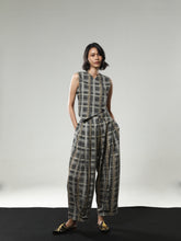 REGAL BLOOM VEST PARANG TARTAN-GOLD
