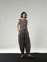 REGAL BLOOM VEST PARANG TARTAN MAGENTA