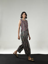 REGAL BLOOM VEST PARANG TARTAN MAGENTA